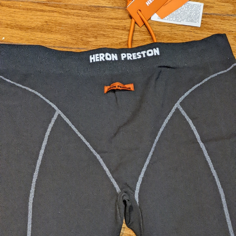 SOLD ON SITE IN OUR BIO Preston logo active strech leggings size XL - Picture 3 of 5